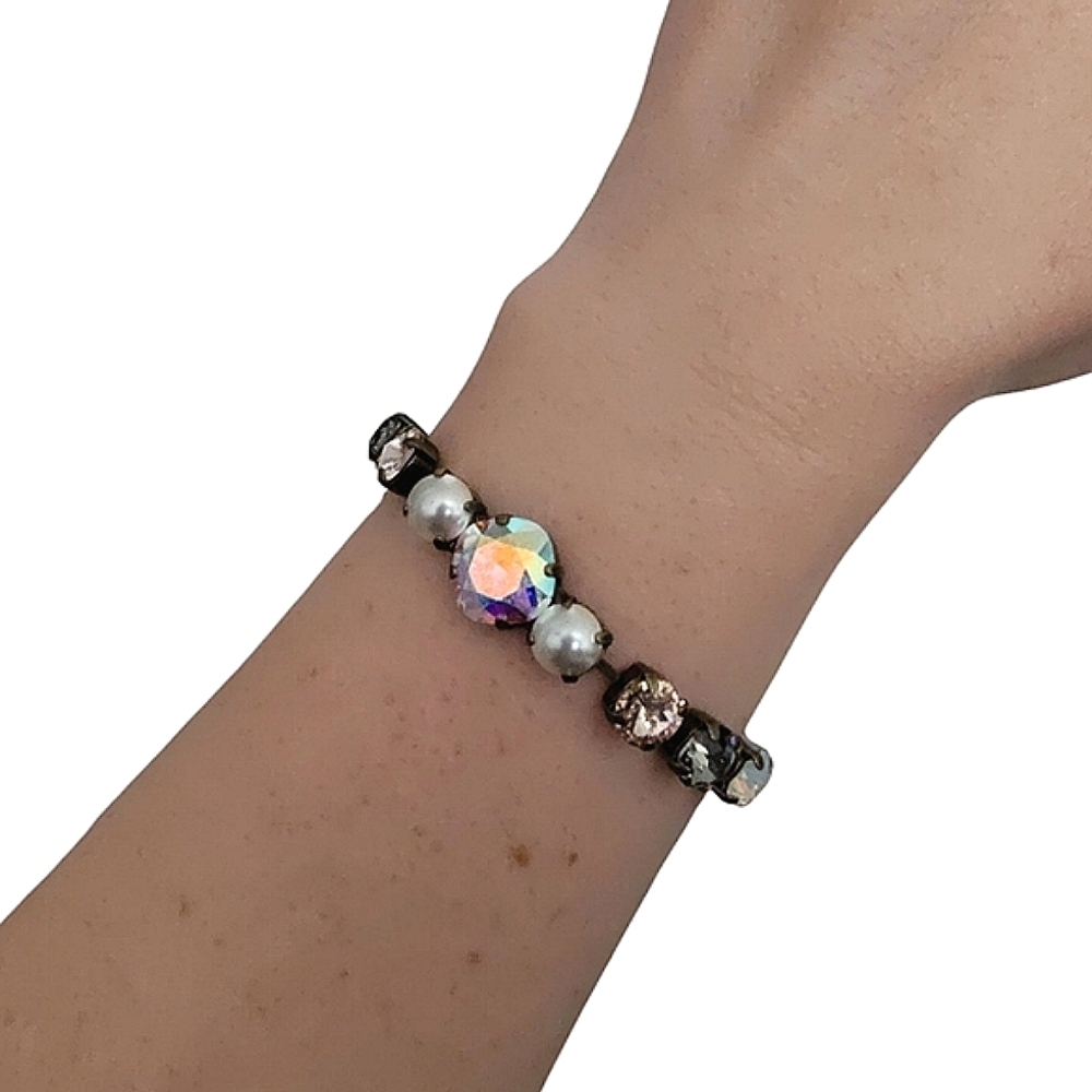 Vintage-Inspired Handmade Crystal & Pearl Bracelet with Antique Brass Setting - Picture 5 of 9